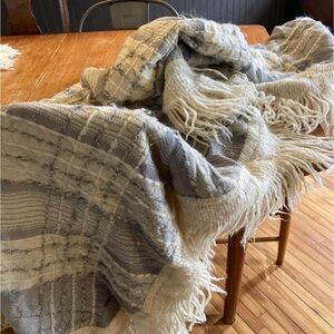 Vintage 100% Wool Throw Blanket – Artisan Hand-Woven – Grey & Cream, Cozy